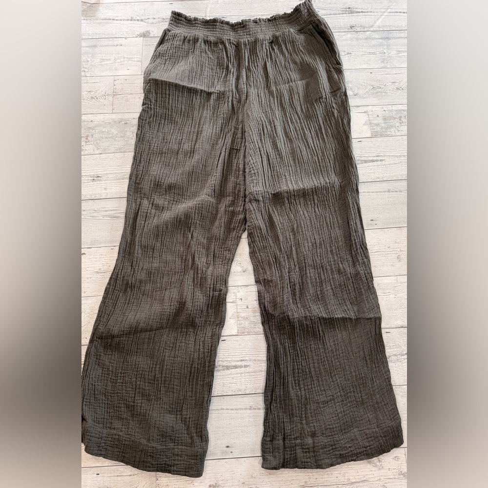 Faherty Wide Leg Pants in Charcoal Gray